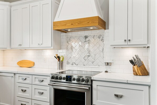 House, 4 Bedrooms | Private kitchen | Fridge, coffee/tea maker, toaster