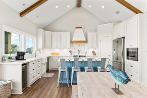 House, 4 Bedrooms | Private kitchen | Fridge, coffee/tea maker, toaster