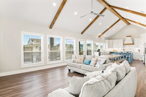 House, 4 Bedrooms | Living area