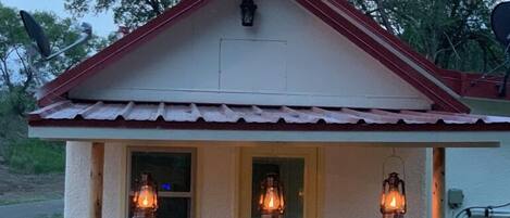 House, 2 Bedrooms | Exterior