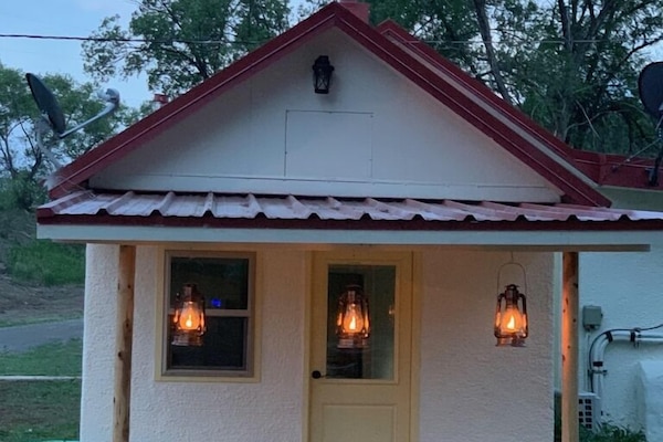 House, 2 Bedrooms | Exterior