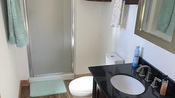 Cabin, 1 Bedroom | Bathroom | Towels, shampoo