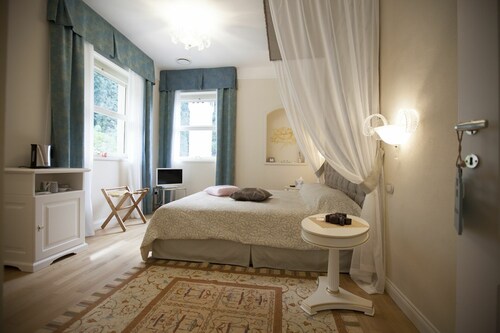 Stunning private villa with sauna, hot tub, A/C, WIFI, private pool, TV, patio and panoramic view