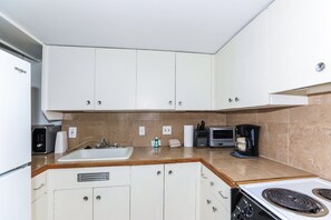 Condo, 1 Bedroom | Private kitchen - Ilikai Tower 1113 - Fully furnished condo with free wifi by RedAwning (Honolulu)