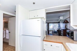 Private kitchen - Ilikai Tower 1113 - Fully furnished condo with free wifi by RedAwning (Honolulu)