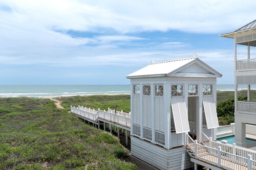 Anchors Aweigh 3 Bedroom Cottage by RedAwning