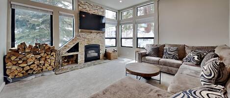 Condo, 2 Bedrooms | Living area