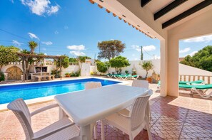 تناول الطعام بالخارج