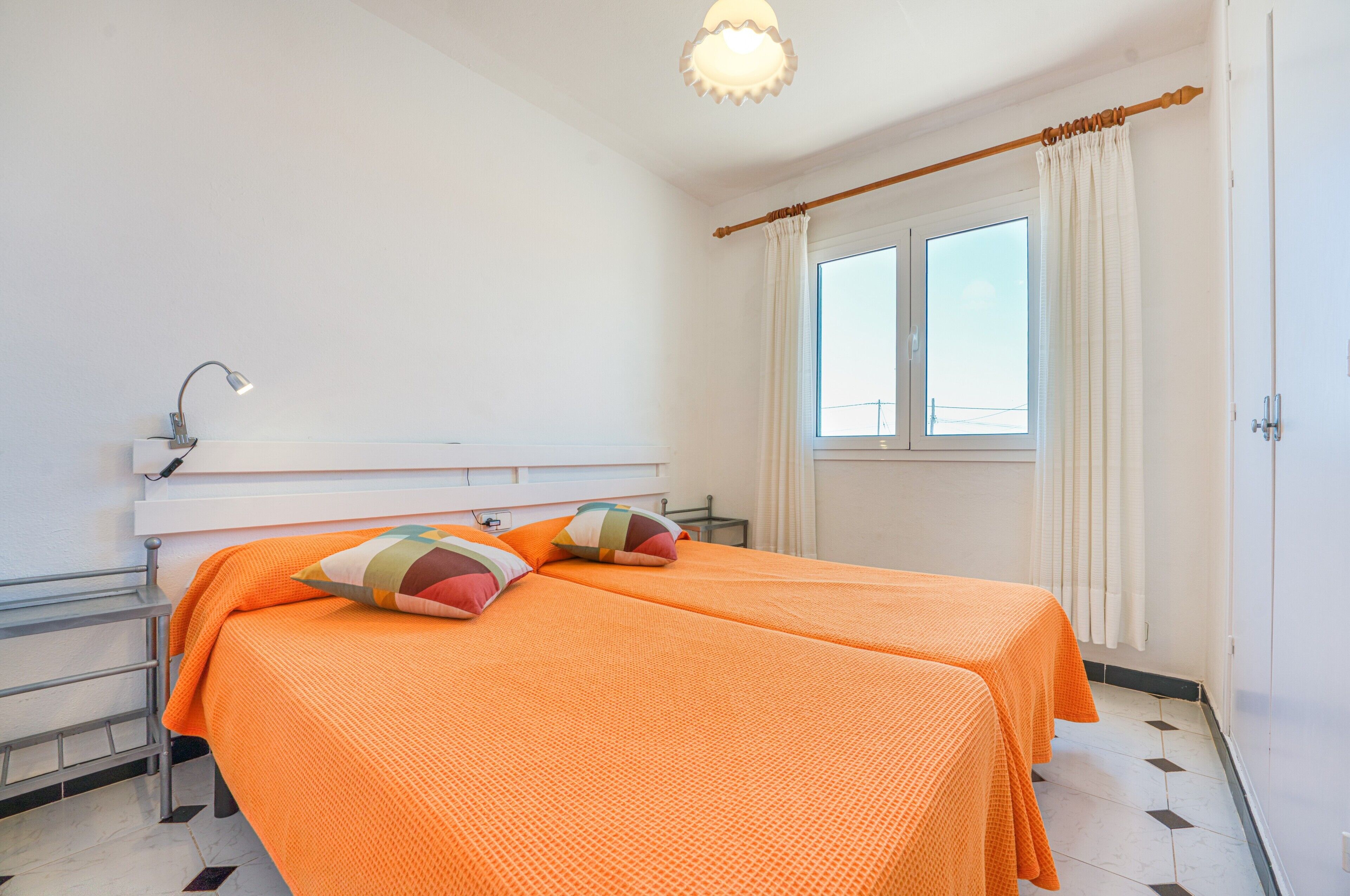 4 dormitorios, tabla de planchar con plancha, wifi gratis y ropa de cama