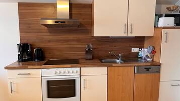 Ofen, GeschirrspĂŒler, Toaster, Hochstuhl