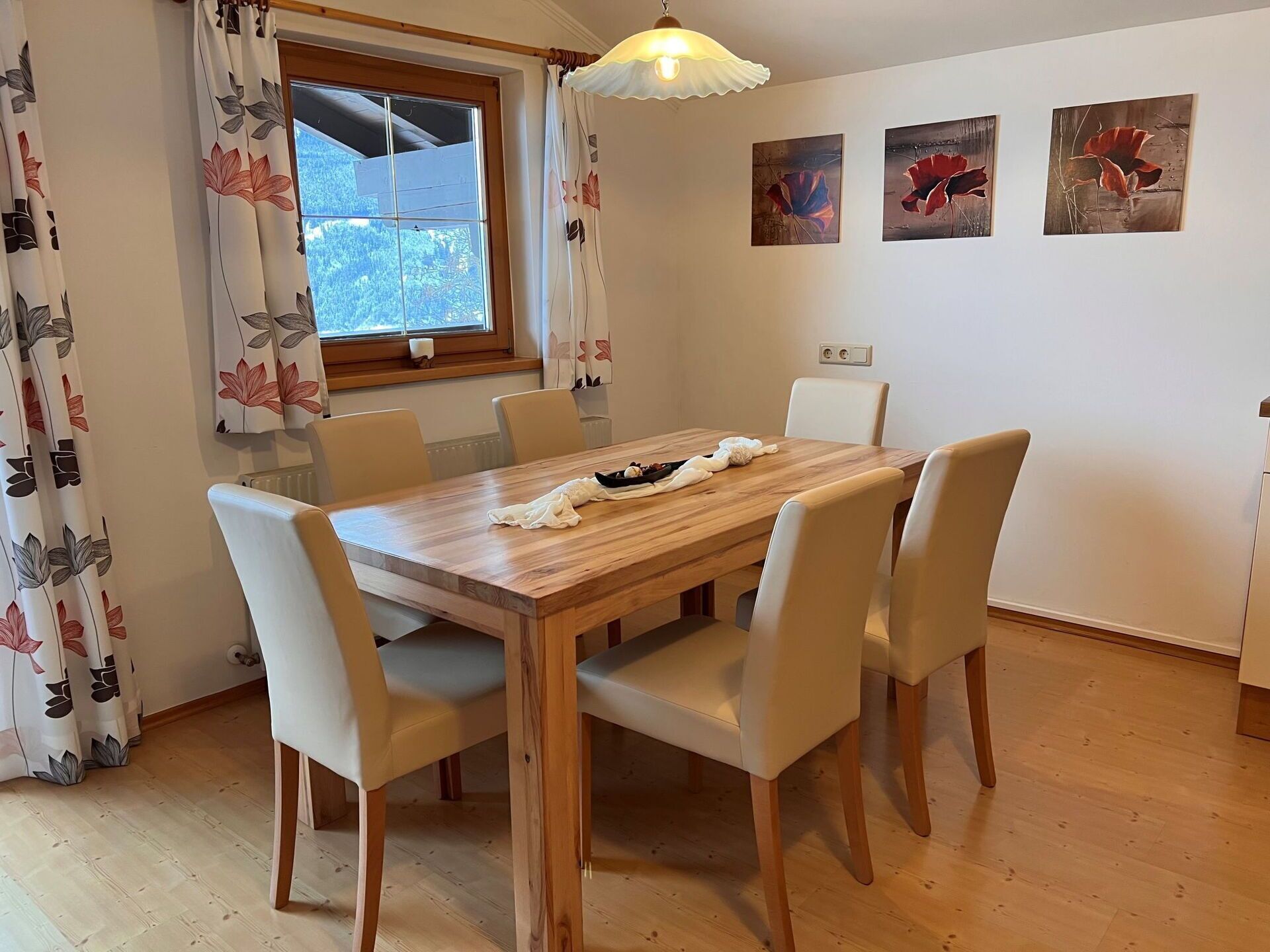 Cosy apartment in villa for 6 people with WIFI, TV, terrace and parking