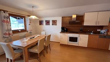 Ofen, GeschirrspĂŒler, Toaster, Hochstuhl