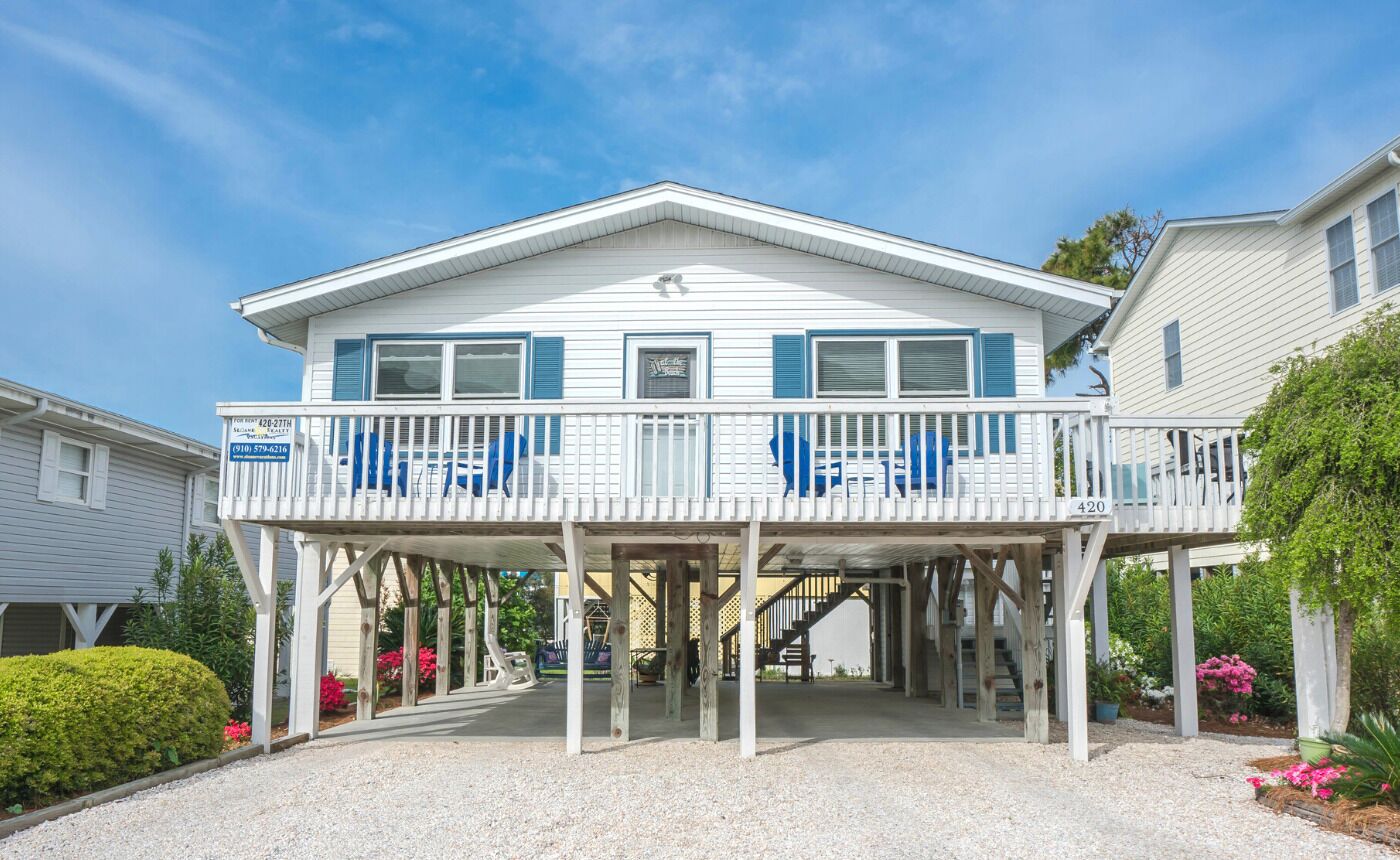 A GEM of a cottage 400 feet from the nearest beach access!