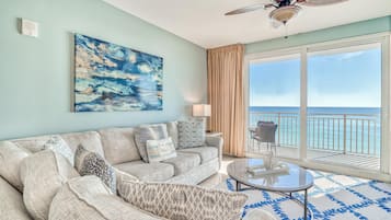 Älytelevisio, takka, kirjoja