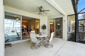 Outdoor dining - Villages- Lake Griffin, Waterfront Home, 4 Miles To Villages, Harris Chain Lakes (Fruitland Park)