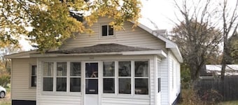 Cottage Just 2 Blocks to Beach and Town