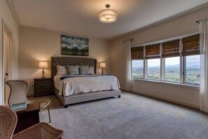 2 bedrooms, iron/ironing board, free WiFi, bed sheets - Panoramic Mountain Range Views! Spacious 2 King BR Chalet w/Garage, Jacuzzi, WiFi & Free Tickets (Sevierville)