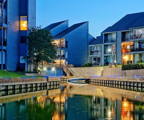 💎Rare Find✪PARADISE COVE⛱️AMAZING⛵Lakefront Oasis🏊https://youtu.be/TR9-vTjTnDs