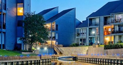 💎Rare Find✪PARADISE COVE⛱️AMAZING⛵Lakefront Oasis🏊https://youtu.be/TR9-vTjTnDs