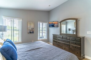 5 bedrooms, free WiFi, bed sheets