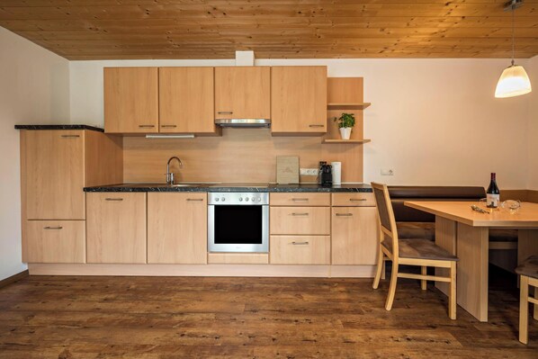 Kühlschrank, Ofen, Herdplatte, Geschirrspüler