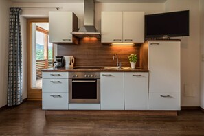 Frigorifero, forno, piano cottura, lavastoviglie