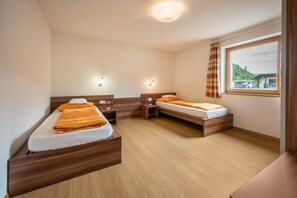 2 bedrooms, free WiFi, bed sheets - Apartment "Toni Stefan" with Mountain View, Shared Sauna, Wi-Fi & Private Terrace (Feldthurns)