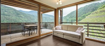 Appartamento "Toni Marlis" con vista sulle montagne, sauna in comune, Wi-Fi e terrazza