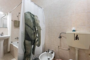 Badekar, hårtørrer, håndklæder