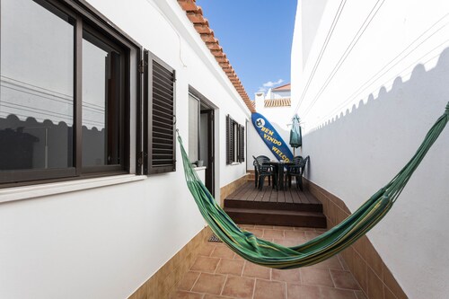 Maison de vacances confortable « Geo House » au centre, Wi-Fi et terrasse