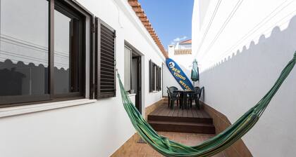 Maison de vacances confortable « Geo House » au centre, Wi-Fi et terrasse