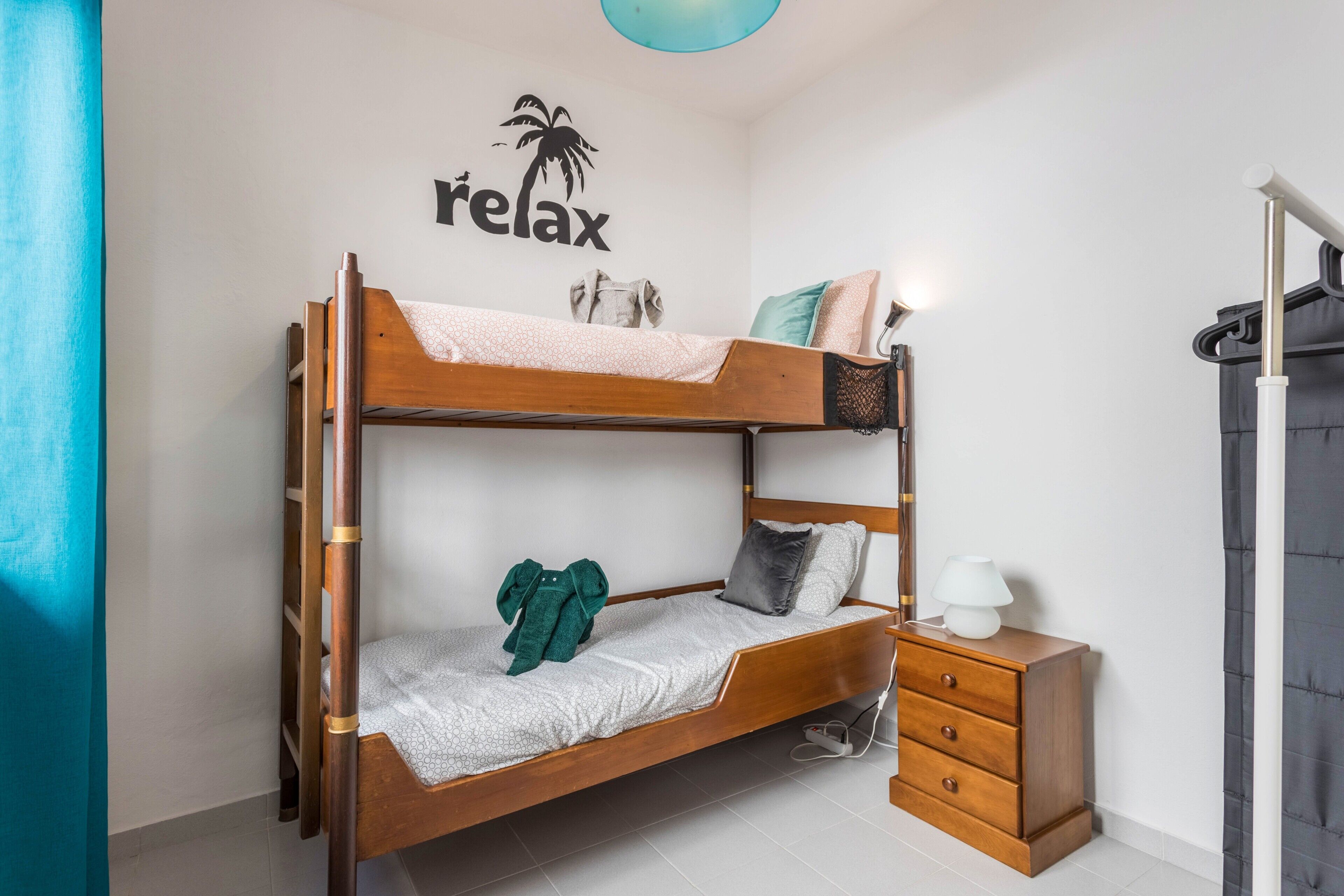 3 makuuhuonetta, silitysrauta/-lauta, ilmainen Wi-Fi, vuodevaatteet