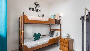 3 makuuhuonetta, silitysrauta/-lauta, ilmainen Wi-Fi, vuodevaatteet