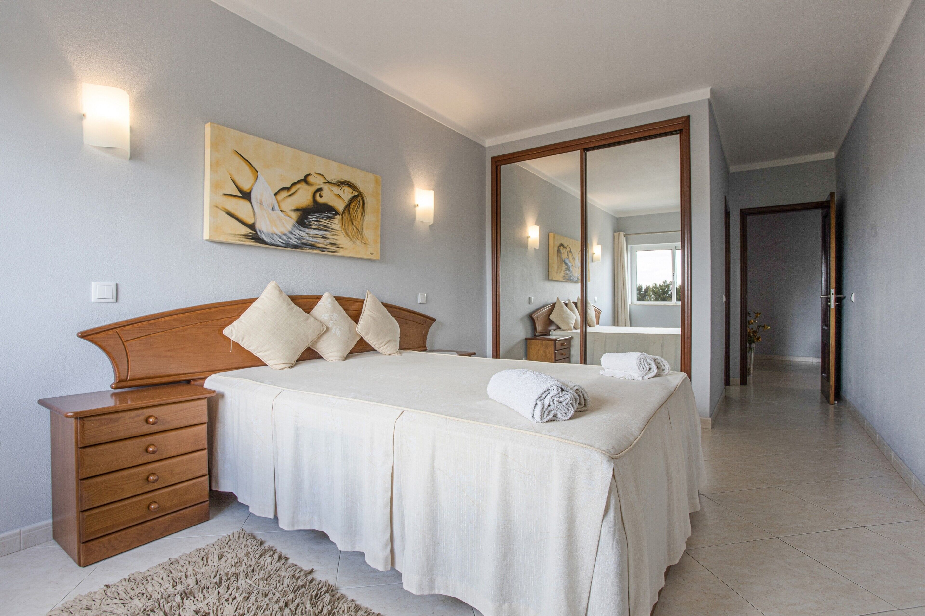 2 habitaciones, tabla de planchar con plancha y wifi gratis 