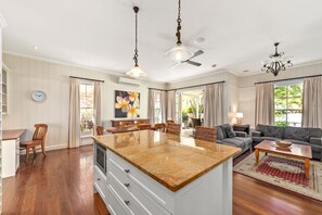 Interior - The Family Getaway ~ 3 Bed/2 Bath/1Car ~ Wooloowin (Wooloowin)