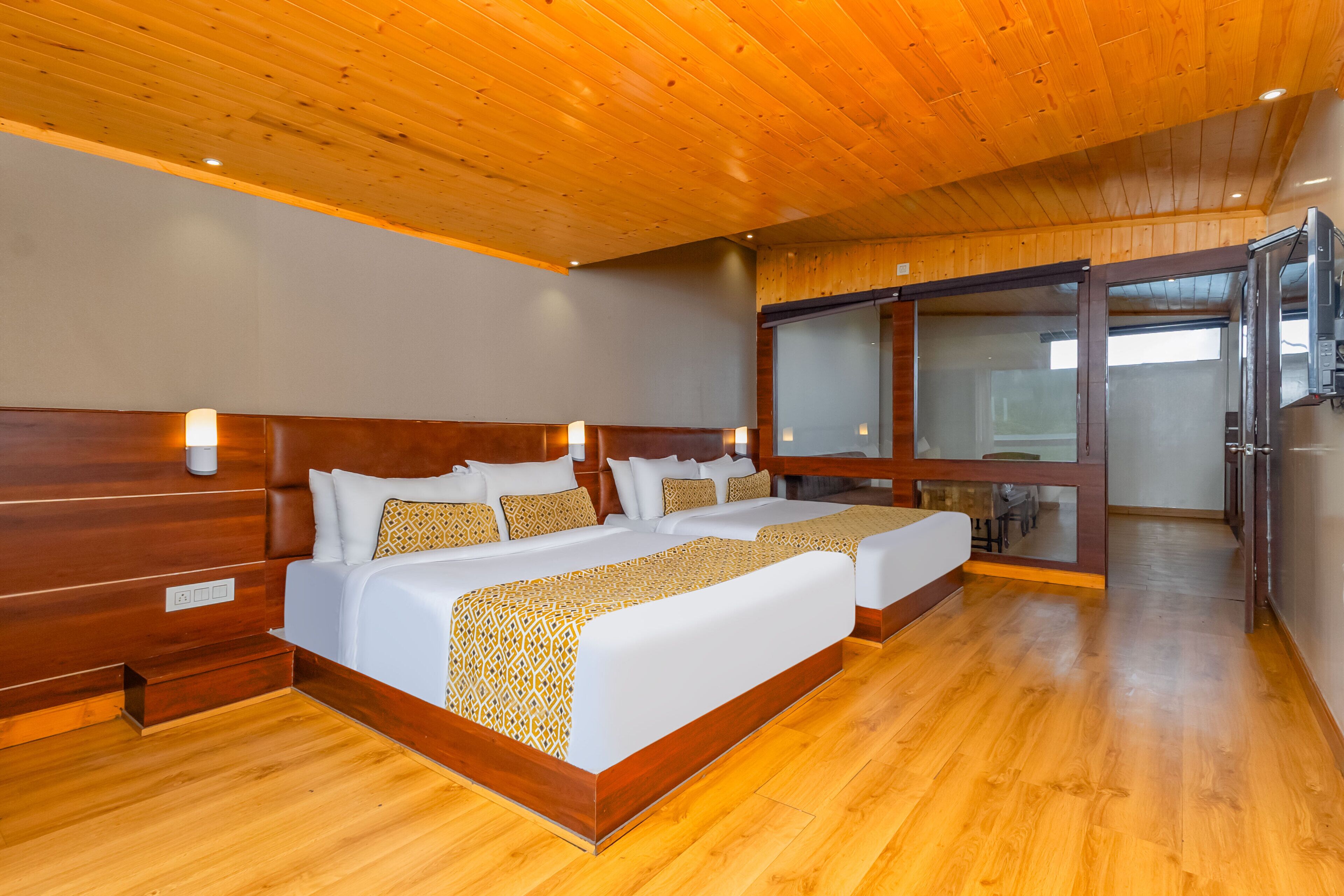 Family Studio Suite, Mountain View | Desk, blackout curtains, soundproofing, rollaway beds