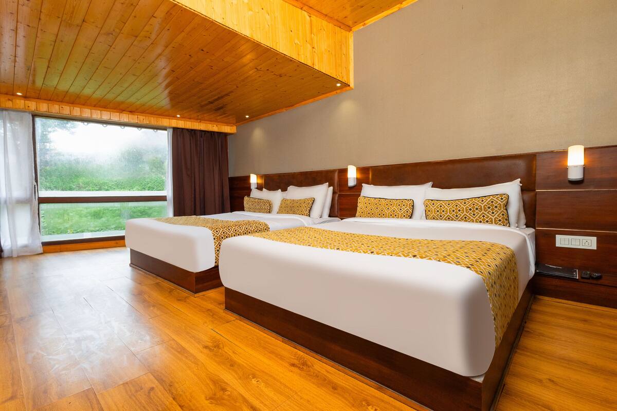 Family Studio Suite, Mountain View | Desk, blackout curtains, free WiFi, bed sheets
