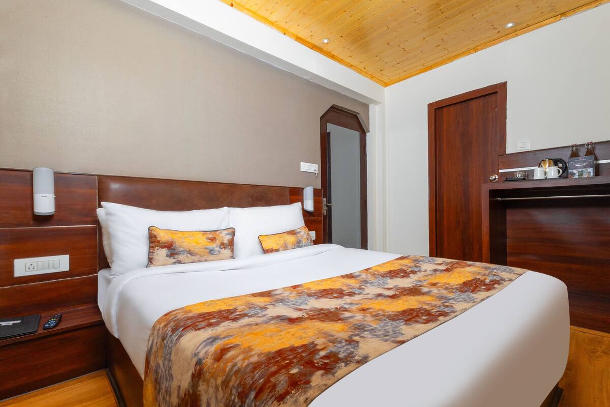 Standard Double Room | Desk, blackout curtains, free WiFi, bed sheets