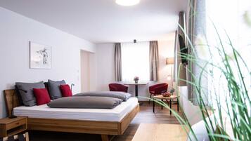 1 chambre, coffres-forts dans les chambres, bureau, lit parapluie