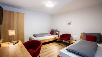 1 bedroom, in-room safe, desk, travel crib