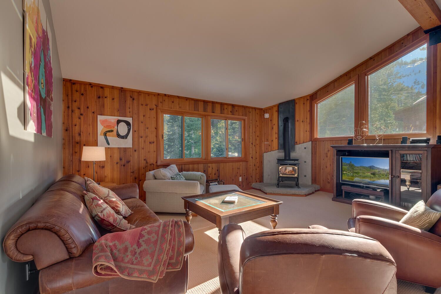 TV, fireplace, stereo