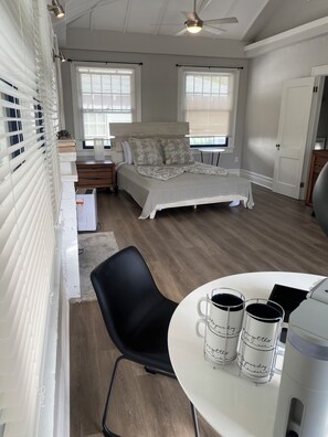 Iron/ironing board, WiFi, bed sheets - Historic Main House Retreat (Orlando)