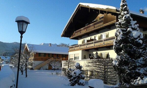 Exterior - Single apartment no. 9, 2nd floor, east-facing balcony - Gästehaus Johanna (Bad Wiessee)