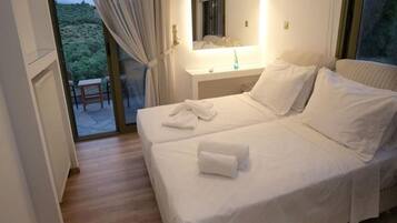 4 bedrooms, iron/ironing board, bed sheets