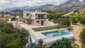 A modern two-story house with a swimming pool, surrounded by greenery and mountains. - Terra Divina Damnoni (Agios Vasileios)