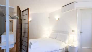 1 camera, ferro/asse da stiro, lenzuola