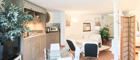 Estudio, para fumadores | Interior