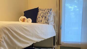 3 bedrooms, iron/ironing board, bed sheets