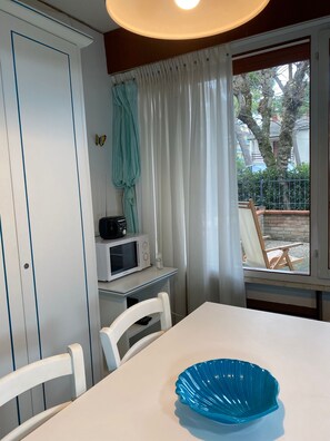 Dining - Domus Lido - 3 Bedrooms, 5 Persons, Wifi, Parking, air Conditioning (Comacchio)