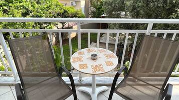 Room, 1 Bedroom, Smoking, Balcony | Property grounds